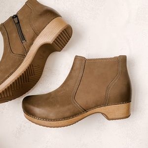 Brand New Barbara Dansko clogs